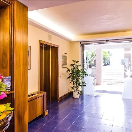 Aparthotel Chiara 3*