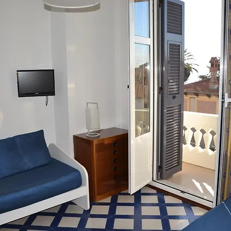 Chiara Aparthotel