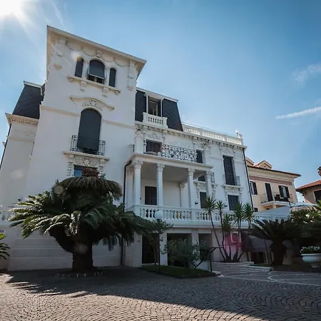 Aparthotel Chiara 3*