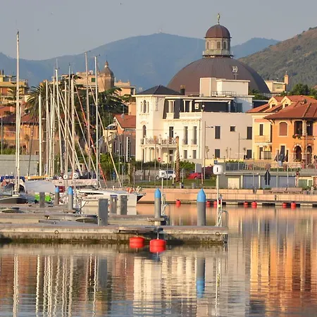 Apartahotel Chiara 3*