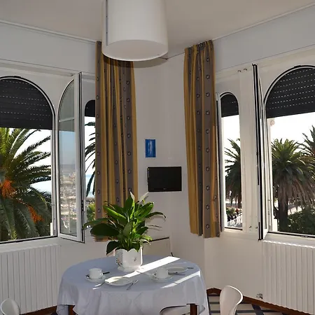 Aparthotel Chiara 3*