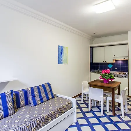 Apartahotel Chiara 3*